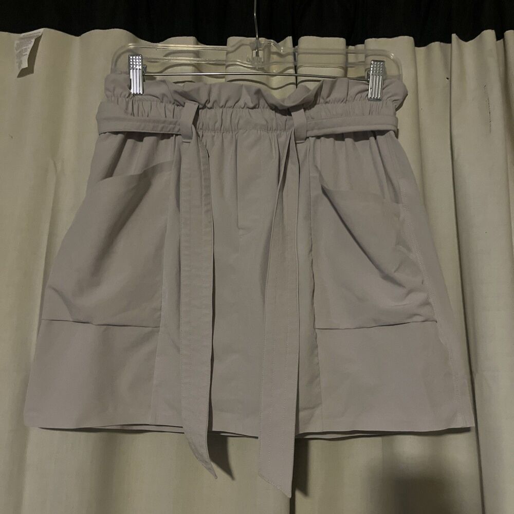 Athleta Belted Skyline Skort Skirt  Womens Size 2 Grey Golf Tennis Featherweight
